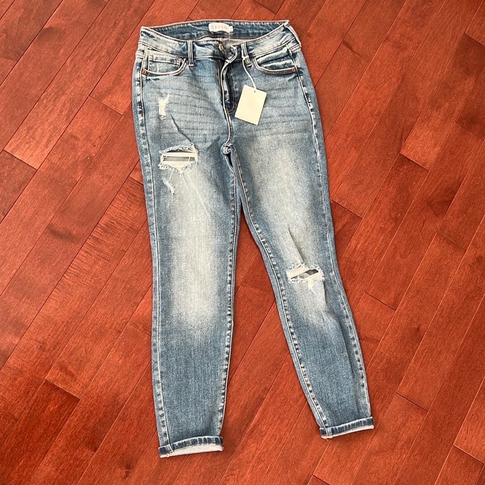 NWT//Cello Cropped Skinny Jeans